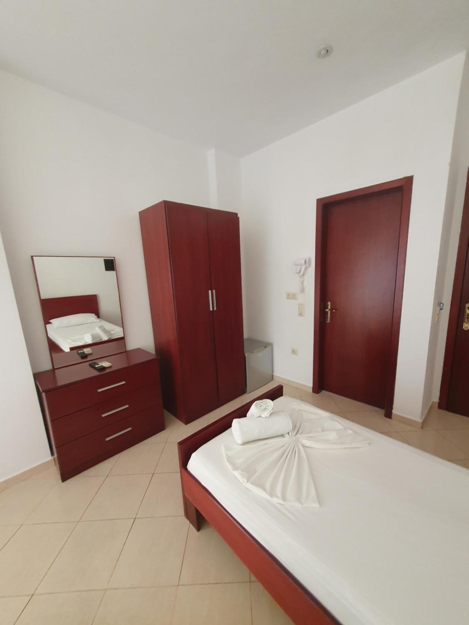Hotel Afrodite Dhermi Luaran gambar